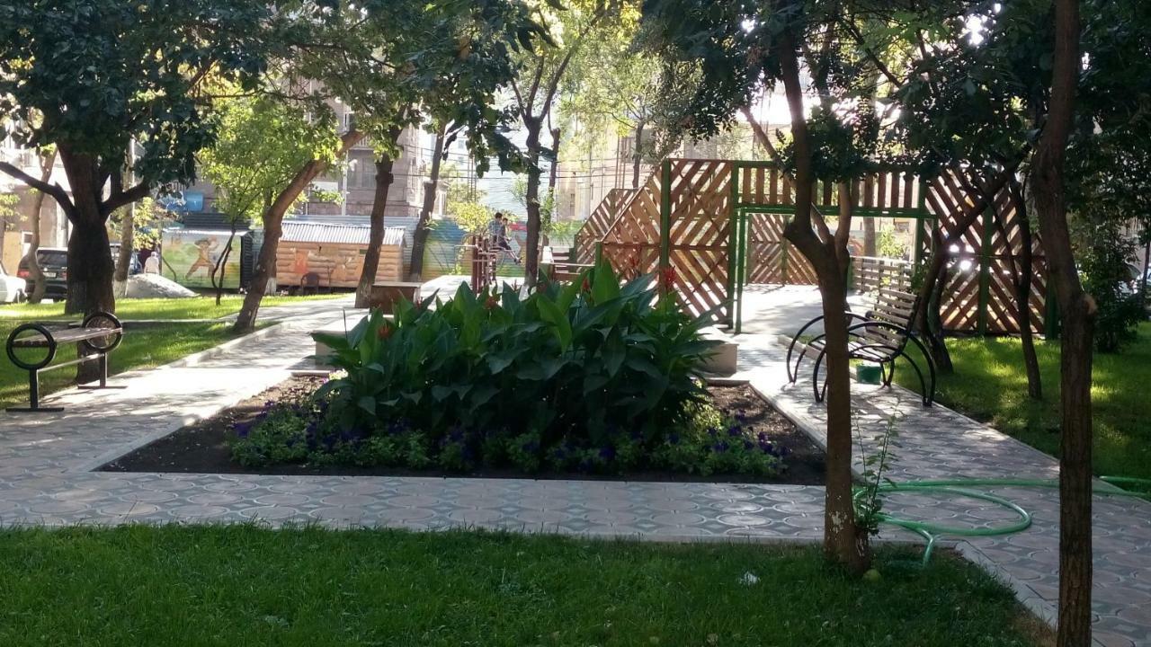 Apartment In The Center Of Yerevan By The Republic Square Kültér fotó